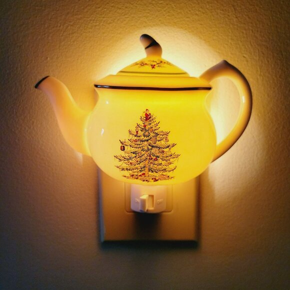 Spode Christmas Tree Plug-In Night Light, Vintage Holiday Design, Winter Decor - Picture 2 of 7